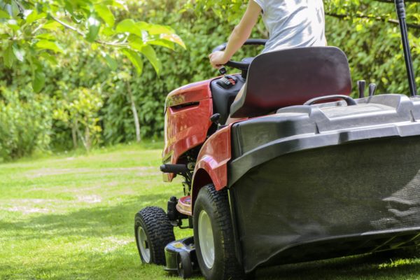 mowing-the-grass-1438159 © PhotoMIX-Company – pixabay.com